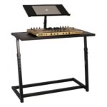 Innox FlexBooth Solid meuble DJ réglable Référence : 9000-0059-3249 Garantie Bax Music : Vous bénéficiez de 3 ans de garantie sur ce produit. Informations Vous recherchez une solution pratique, solide et flexible pour installer votre équipement DJ ainsi que votre ordinateur portable ? L'Innox FlexBooth Solid est un dispositif tout à fait approprié ! Ce meuble DJ dispose d'une plate-forme solide dont la hauteur peut être ajustée à l'aide de vis de réglage présentes de chaque côté. Le même système de réglage est disponible pour le support prévu pour votre ordinateur portable. Ce dernier peut même être incliné comme vous le souhaitez et une butée est présente pour maintenir parfaitement votre ordinateur. Vous pourrez ainsi installer votre équipement à la hauteur la plus optimale et la plus ergonomique pour effectuer vos sets dans une position aussi confortablement que possible ! Le FlexBooth Solid est fabriqué en métal robuste et présente une finition noire élégante.  Remarques et conseils sur ce produit Attention : les appareils affichés ne sont pas inclus. Caractéristiques Caractéristiques du produit Éco-responsabilité du produit	non spécifié Couleur	noir Fonctions meuble DJ	table Démontable	oui Le poids et les dimensions sont indiqués avec l'emballage inclus Poids (emballage inclus)	15,7 kg Dimensions (emballage inclus)	111,0 x 52,0 x 12,0 cm Caractéristiques Innox FlexBooth Solid meuble DJ hauteur réglable de 91 à 120 cm charge maximale : 50 kg dimensions (grand plateau) : 100 x 45 cm dimensions (plateau du dessus) : 60,6 x 30 cm dimensions totales : 100 x 45 x 91-120 cm